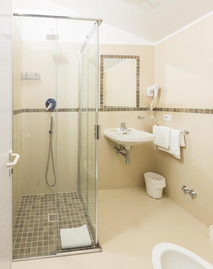 Hotel Ridens Римини Экстерьер фото